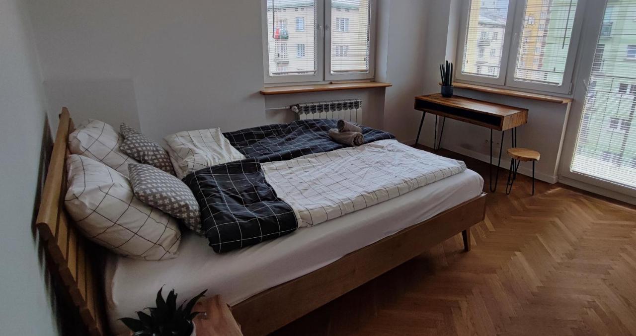 Apartamento Przestronny Apartament W Centrum Varsovia Exterior foto